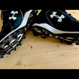 Under Armour Youth cleats
